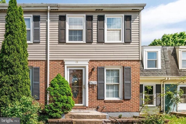 property at 13 Pawleys Ct