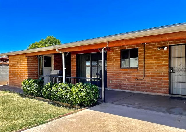 property at 1526 W Windsor St