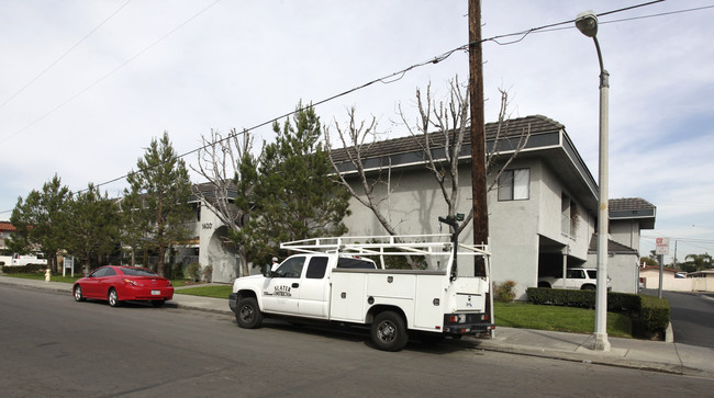 The Mayflower Townhouse Apartments in Fullerton, CA - Building Photo - Building Photo