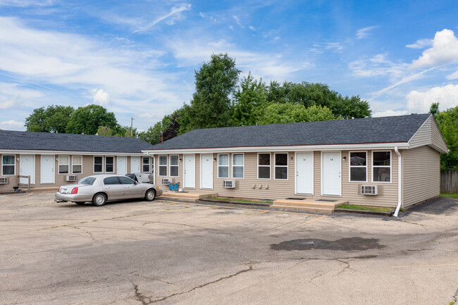 2703-2707 Pine St in Pekin, IL - Building Photo - Building Photo