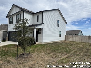 2401 Ayers Dr in Seguin, TX - Building Photo