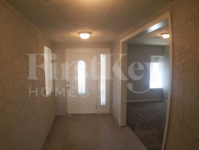 4684 El Canasta Way in Las Vegas, NV - Foto de edificio - Building Photo