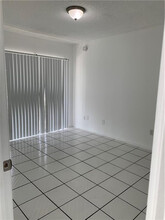 4131 Stirling Rd in Davie, FL - Building Photo - Building Photo