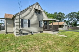 1118 Boston Rd, Unit 1 in Springfield, MA - Foto de edificio - Building Photo