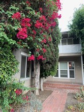 416 N Doheny Dr, Unit 1 in West Hollywood, CA - Foto de edificio - Building Photo