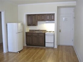 3335 W Diversey Ave, Unit A09C in Chicago, IL - Building Photo