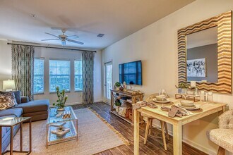 The Links at Pebble Creek Apartments in Tampa, FL - Building Photo - Building Photo