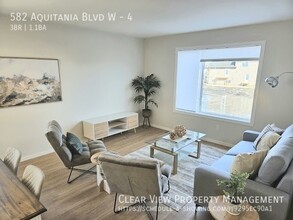 582 Aquitania Blvd W in Lethbridge, AB - Building Photo - Building Photo