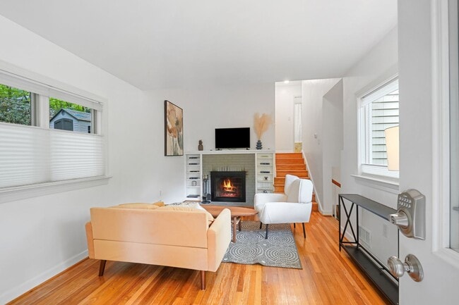 925 Sligo Creek Pkwy in Takoma Park, MD - Building Photo - Building Photo