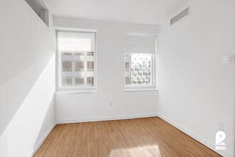 70 W 45th St, Unit 28B in New York, NY - Foto de edificio - Building Photo