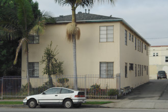 1613 Hillhurst Ave in Los Angeles, CA - Building Photo - Building Photo