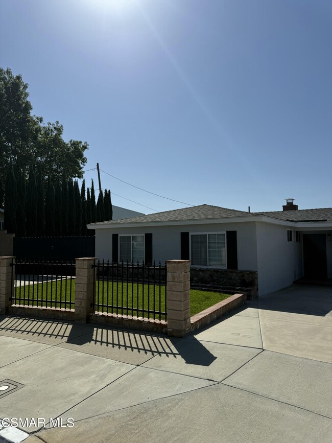 1563 Paul St in Simi Valley, CA - Building Photo - Building Photo