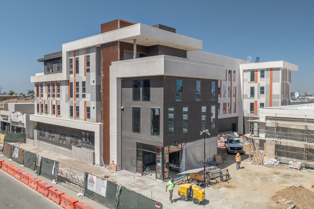 Serenade on 43rd St in San Diego, CA - Building Photo