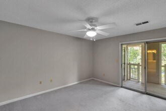 5009 Sharon Rd in Charlotte, NC - Foto de edificio - Building Photo