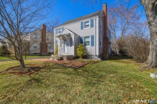 26 St Augustine St in West Hartford, CT - Building Photo