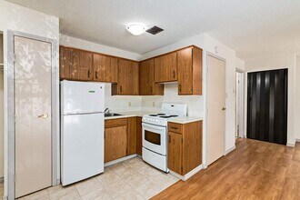 Kosmo Apartments in Lethbridge, AB - Building Photo - Building Photo
