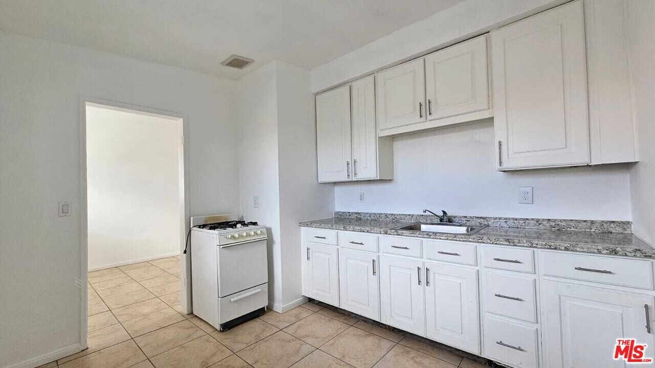 66327 7th St in Desert Hot Springs, CA - Building Photo