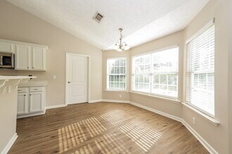 106 Lyndhurst Dr in La Vergne, TN - Building Photo - Building Photo