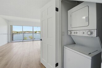 315 NW 109th Ave in Miami, FL - Building Photo - Building Photo