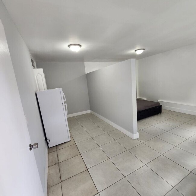 948 SW 49th Terrace in Plantation, FL - Building Photo - Building Photo