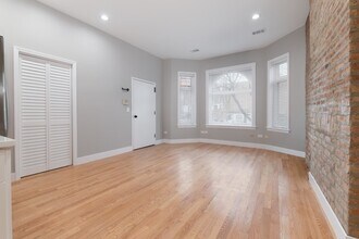 1303 W Flournoy St in Chicago, IL - Building Photo - Building Photo