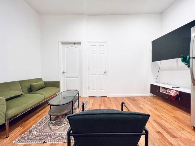 148 Cornelia St in Brooklyn, NY - Building Photo - Building Photo
