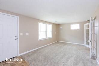 1104 Kearney Rd in Excelsior Springs, MO - Foto de edificio - Building Photo