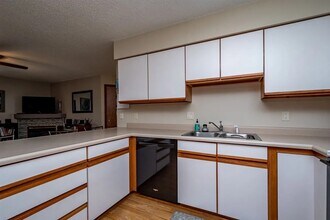 68 Westside Dr, Unit 68 in Iowa City, IA - Building Photo - Building Photo
