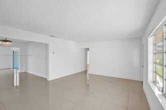 8521 Pasadena Blvd in Pembroke Pines, FL - Building Photo - Building Photo