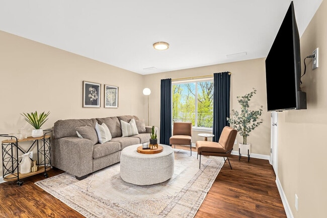 18435 Sharon Ln in Roseville, MI - Foto de edificio - Building Photo