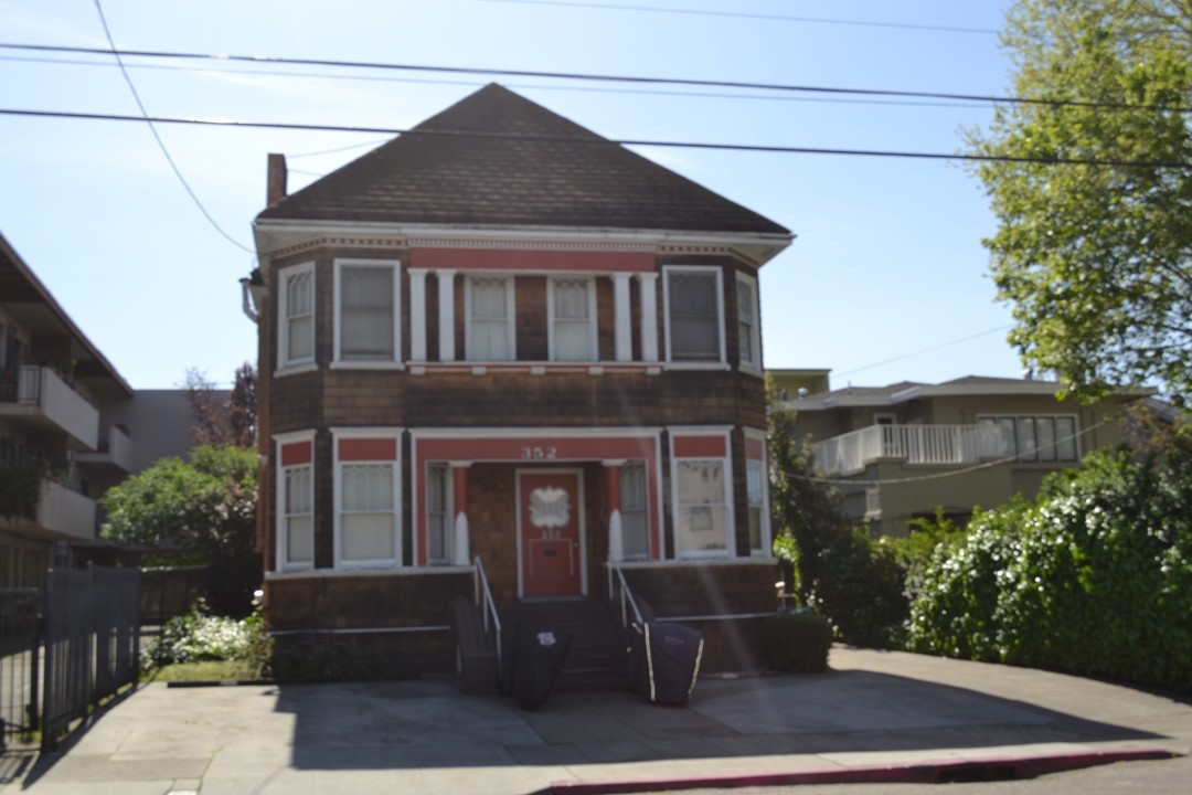 348-352 Jayne Ave in Oakland, CA - Building Photo