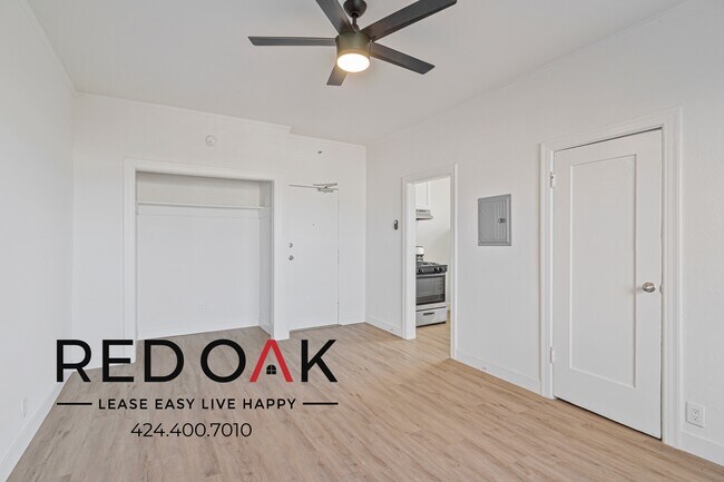 245 N Kenmore Ave in Los Angeles, CA - Building Photo - Building Photo