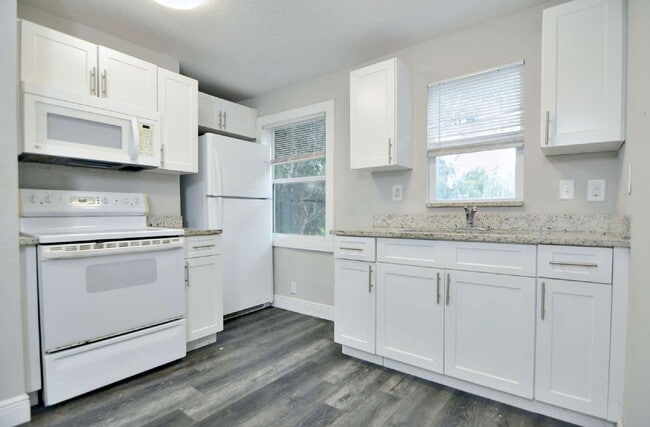 912 Hart St in Clearwater, FL - Building Photo - Building Photo