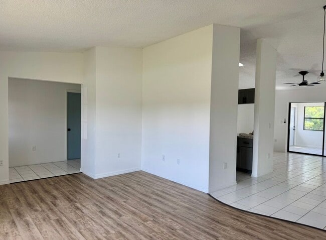 2391 Briarwood St in Port Charlotte, FL - Building Photo - Building Photo