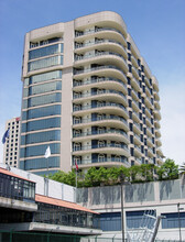 One River Place in New Orleans, LA - Building Photo - Building Photo