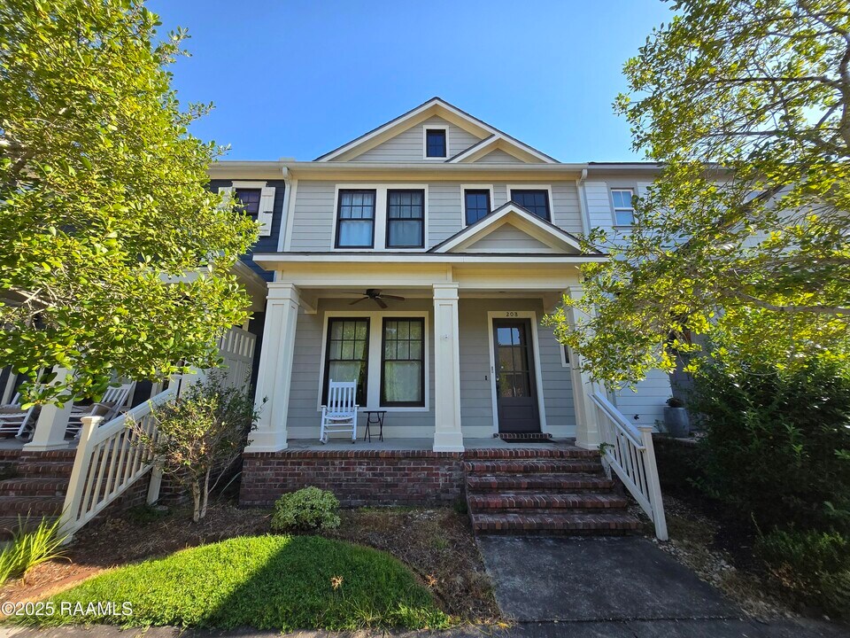 208 Traditions Dr in Lafayette, LA - Building Photo