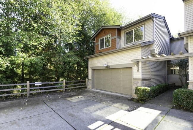 12215 NE 103rd Ln in Kirkland, WA - Building Photo - Building Photo