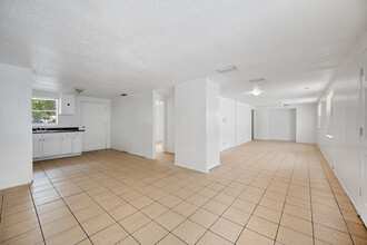 1202 E 99th Ave in Tampa, FL - Building Photo - Building Photo