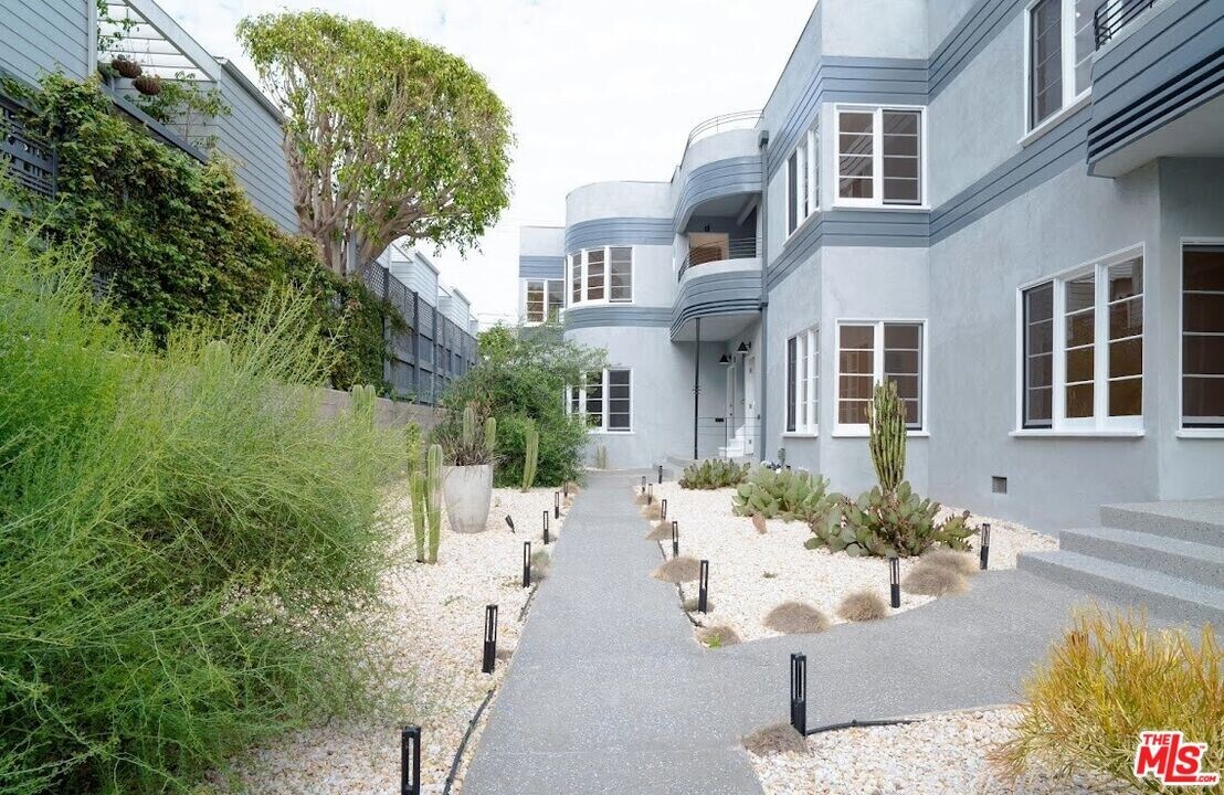 1021 17th St in Santa Monica, CA - Building Photo