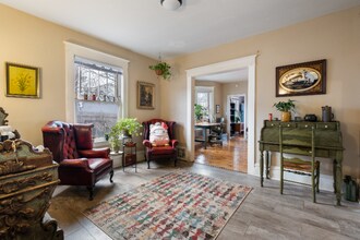 1247 Plainfield Ave NE in Grand Rapids, MI - Foto de edificio - Building Photo