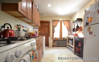 27 S Crescent Circuit, Unit B in Boston, MA - Building Photo - Building Photo