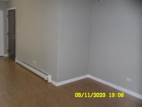 2244 W Nichols Rd, Unit B in Arlington Heights, IL - Building Photo - Building Photo