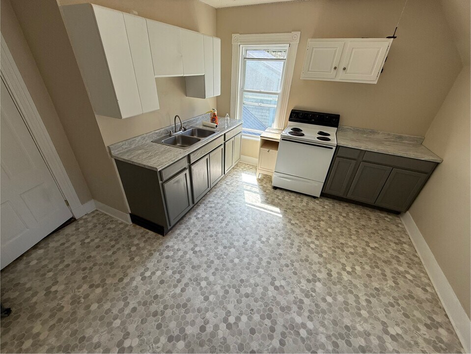 151 4th St, Unit 1 in Old Town, ME - Foto de edificio