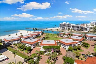2203 Gulf Shore Blvd N in Naples, FL - Building Photo
