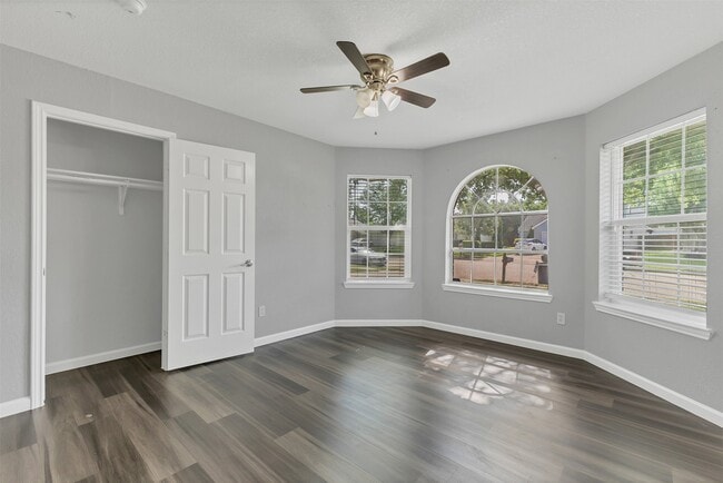 6923 Creek Village Dr