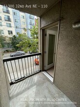 14300 32nd Ave NE in Seattle, WA - Building Photo - Building Photo