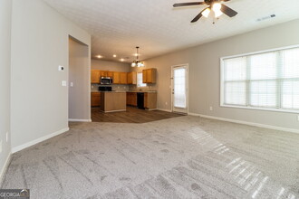 2218 Baker Carter Dr in Loganville, GA - Foto de edificio - Building Photo