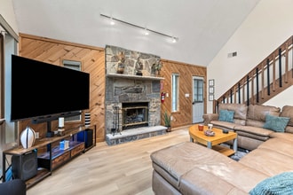 2174 Lakeview Dr E in Lake Ariel, PA - Foto de edificio - Building Photo