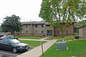 Woodside Village in Racine, WI - Building Photo - Building Photo