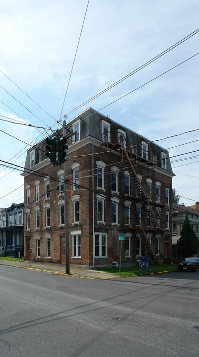 501 Union St in Hudson, NY - Building Photo